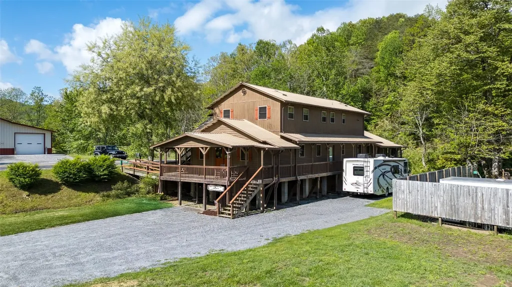 26 Fred Smith Road Tuckasegee NC 28783