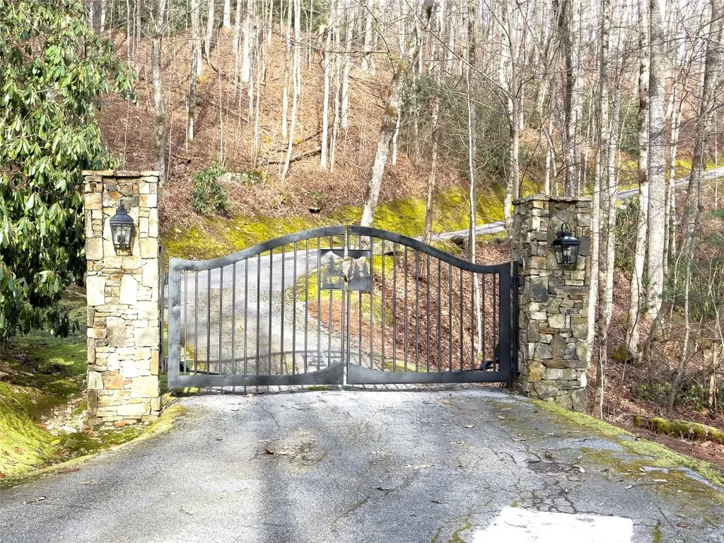 2 Highlands Point Highlands NC 28741