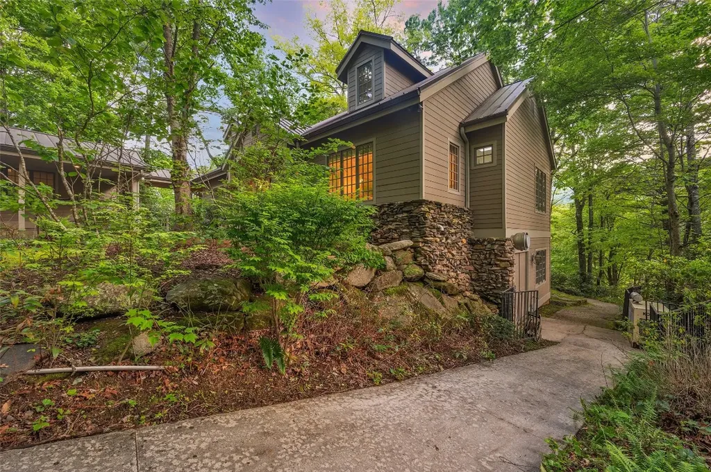 1957 Cold Mountain Road Lake Toxaway NC 28747