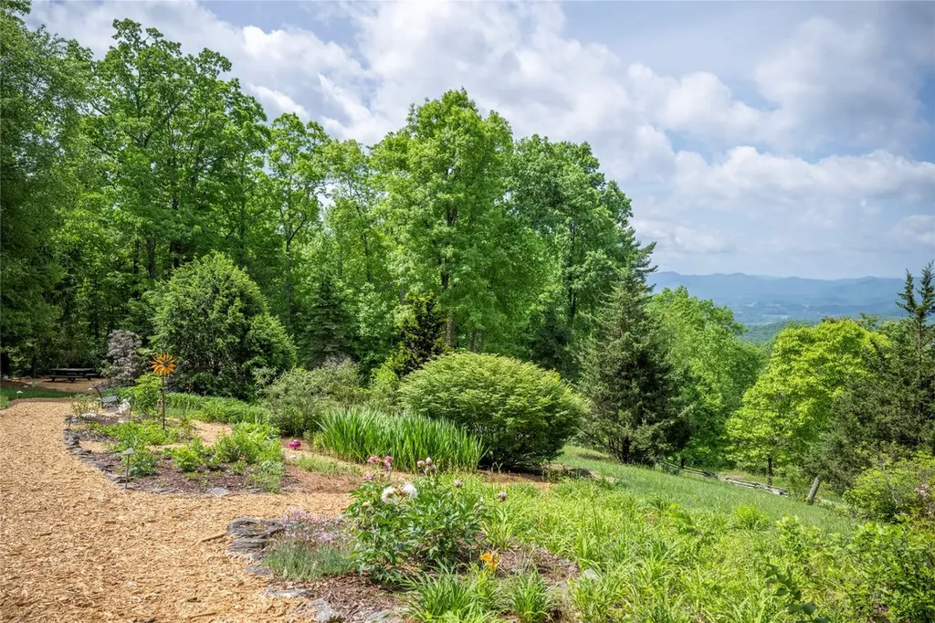 550 Silly Ridge Road Scaly Mountain NC 28775