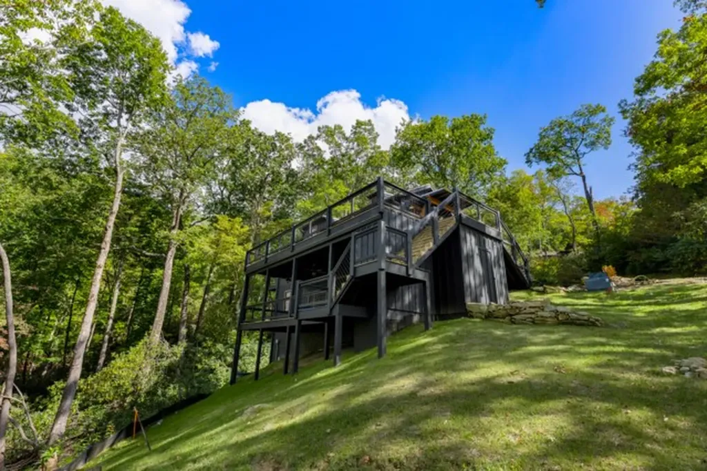 261 Rock Face Trail Highlands NC 28741