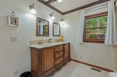 1100 Claire Lane Highlands NC 28741