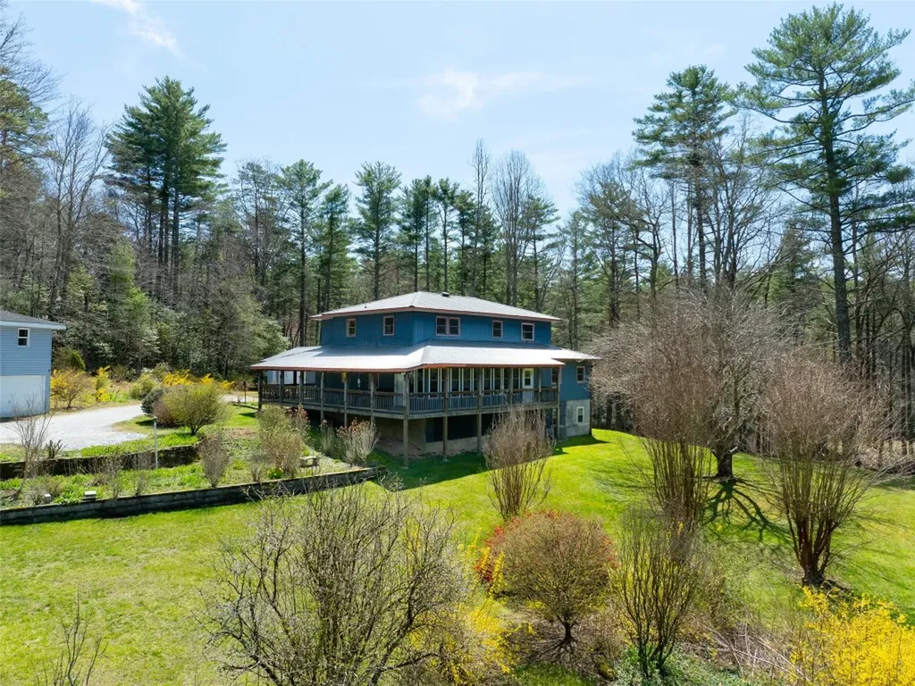 140 Hangin Dog Lane Lake Toxaway NC 28747