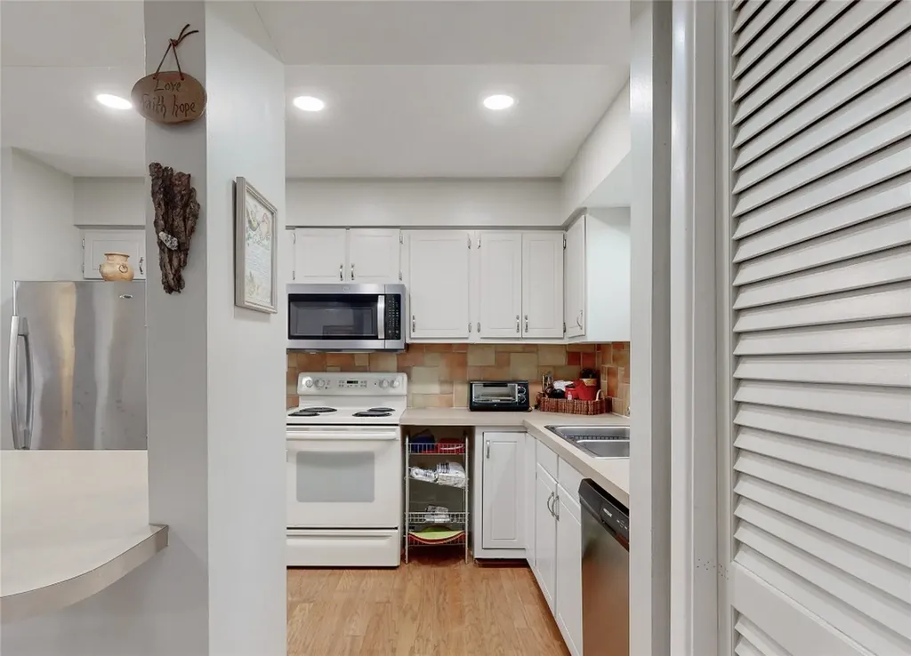 117 Holly Ridge Sapphire NC 28774