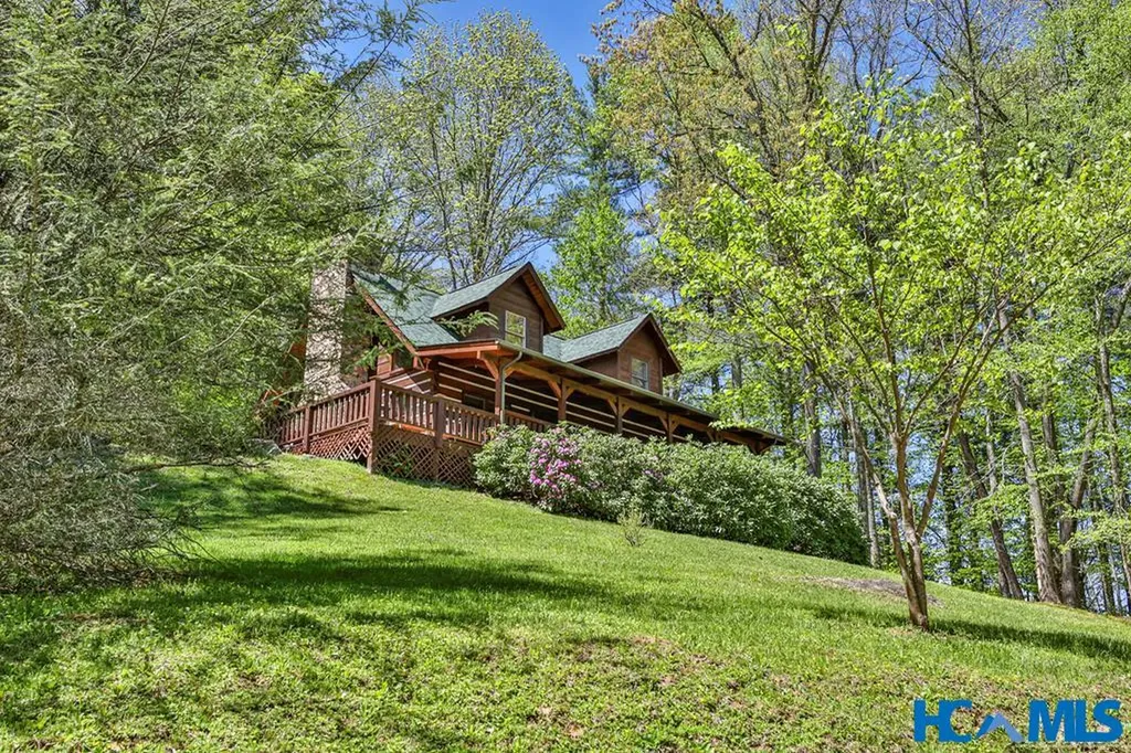 187 Papaw Lane Glenville NC 28736