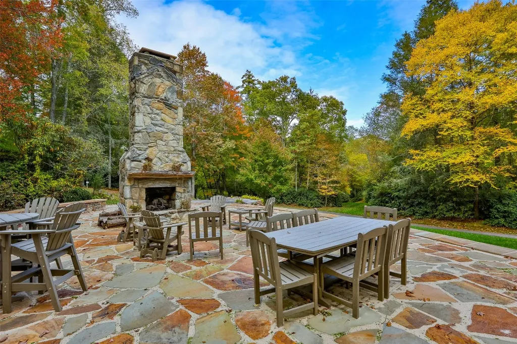 124 Compass Rose Way Cullowhee NC 28723