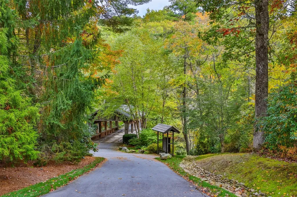 124 Compass Rose Way Cullowhee NC 28723