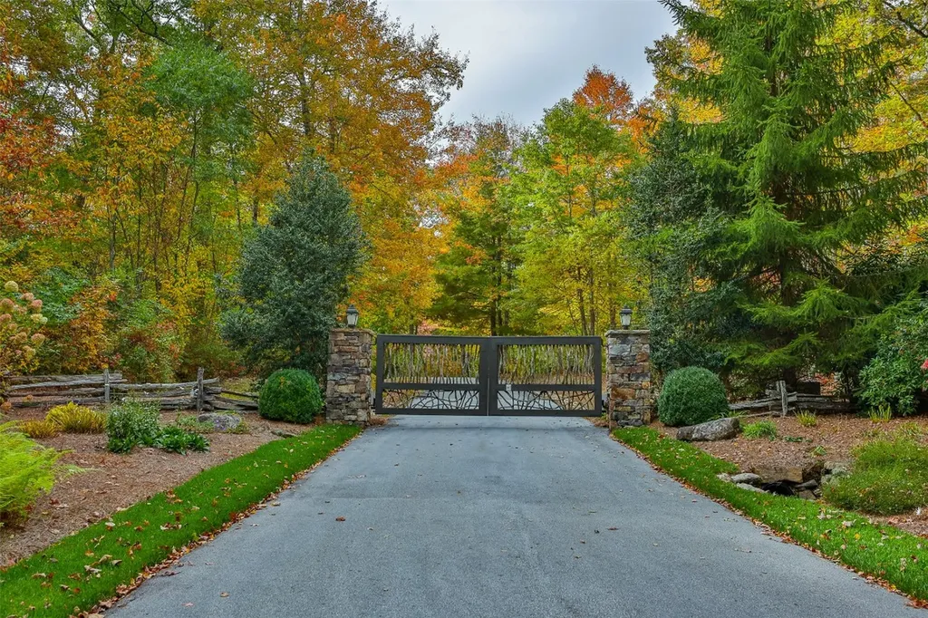 124 Compass Rose Way Cullowhee NC 28723