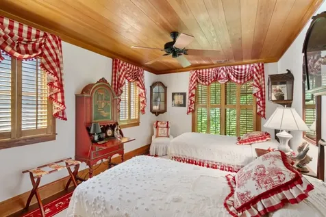 1671 Highway 107 S Cashiers NC 28717