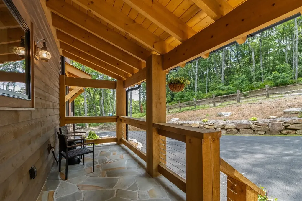 1086 Roaming Road Glenville NC 28736