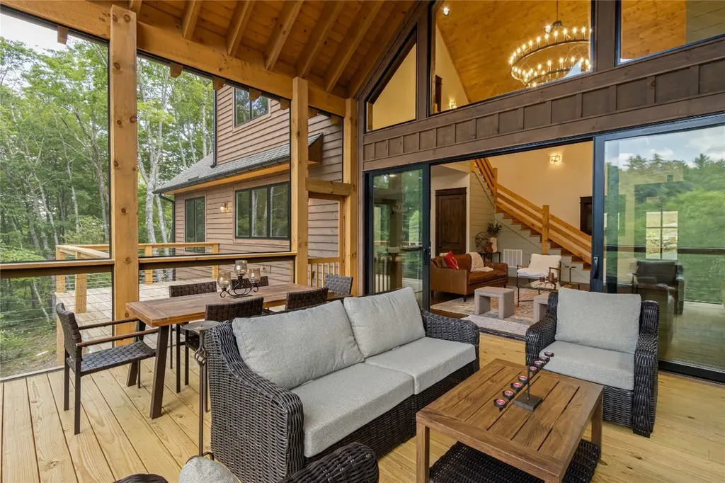 1086 Roaming Road Glenville NC 28736