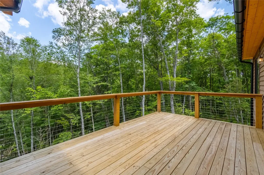 1086 Roaming Road Glenville NC 28736