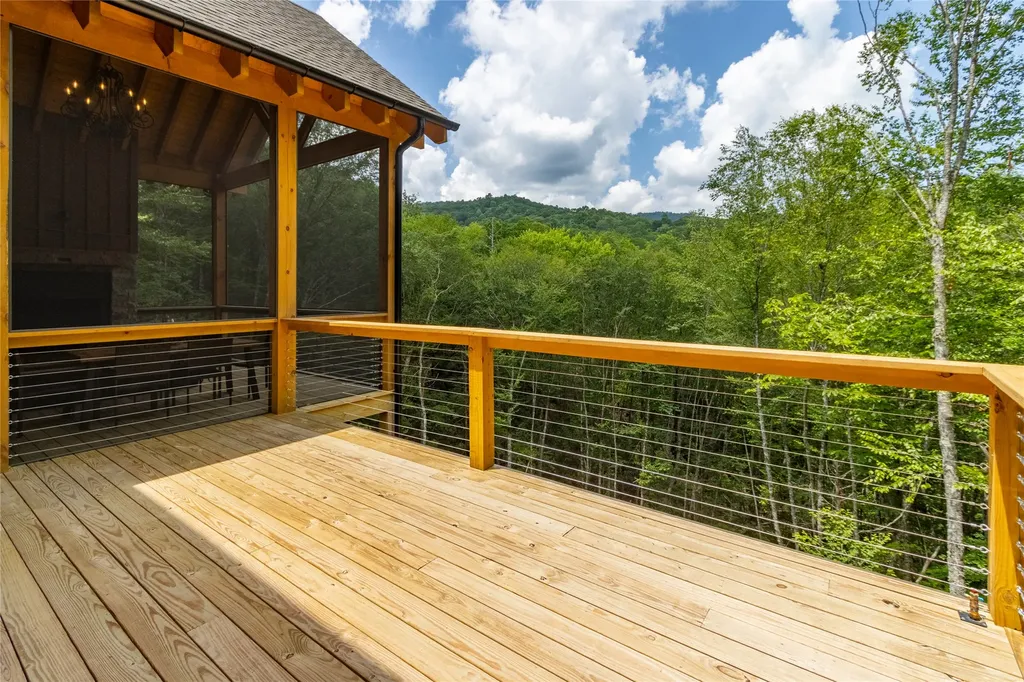 1086 Roaming Road Glenville NC 28736