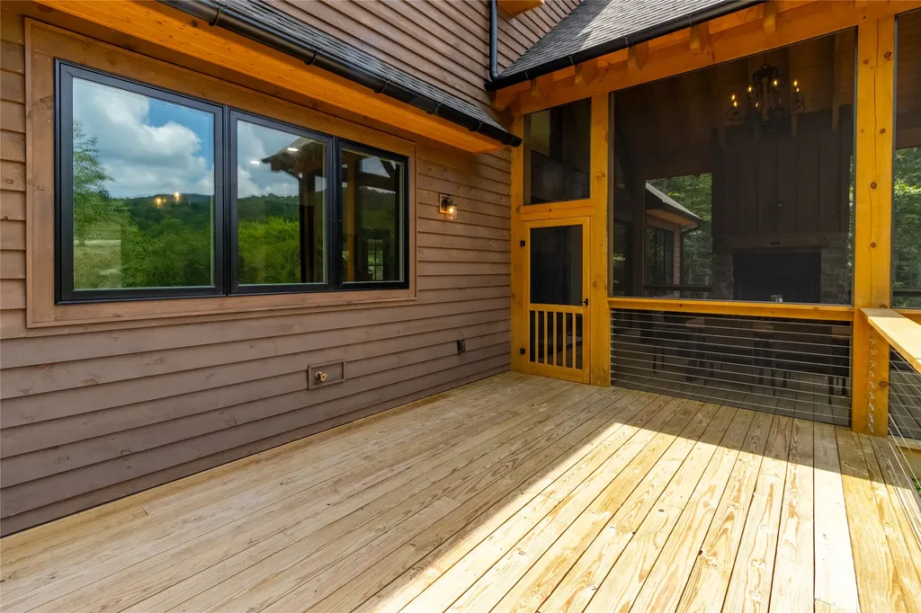 1086 Roaming Road Glenville NC 28736