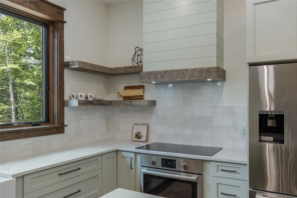 1086 Roaming Road Glenville NC 28736