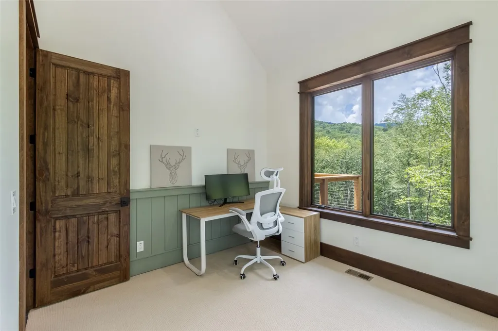1086 Roaming Road Glenville NC 28736