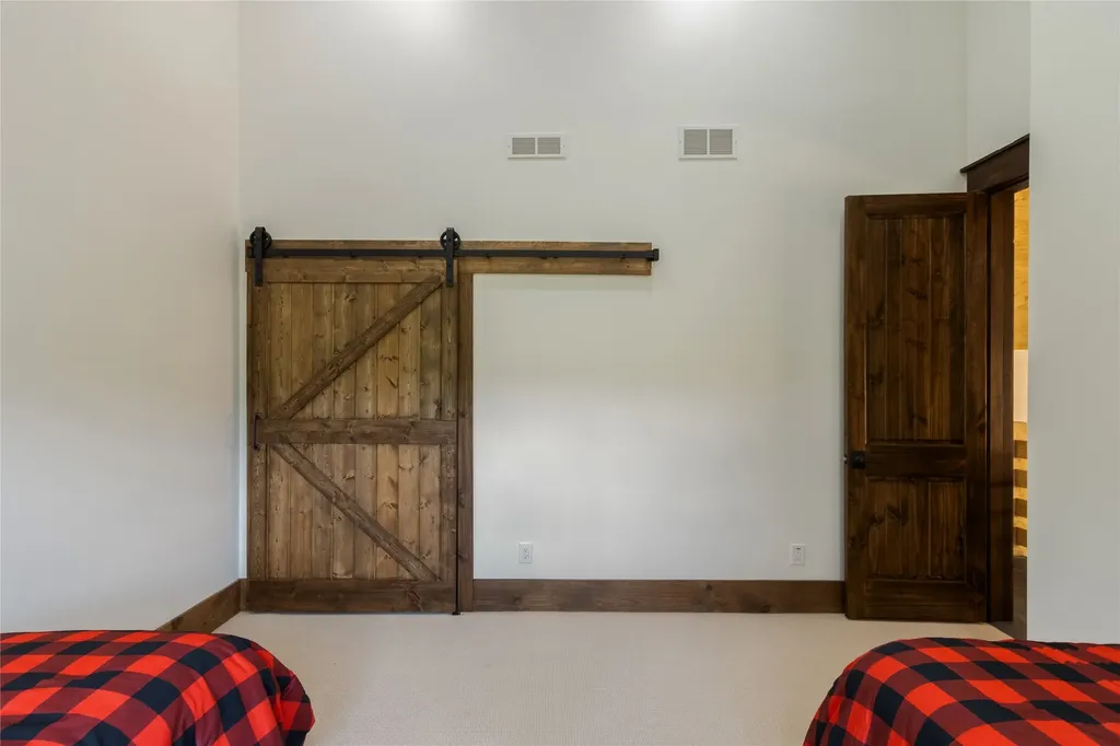 1086 Roaming Road Glenville NC 28736