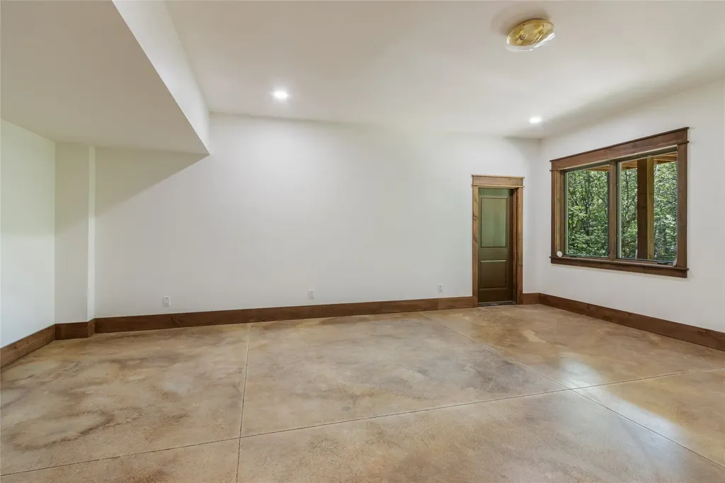 1086 Roaming Road Glenville NC 28736