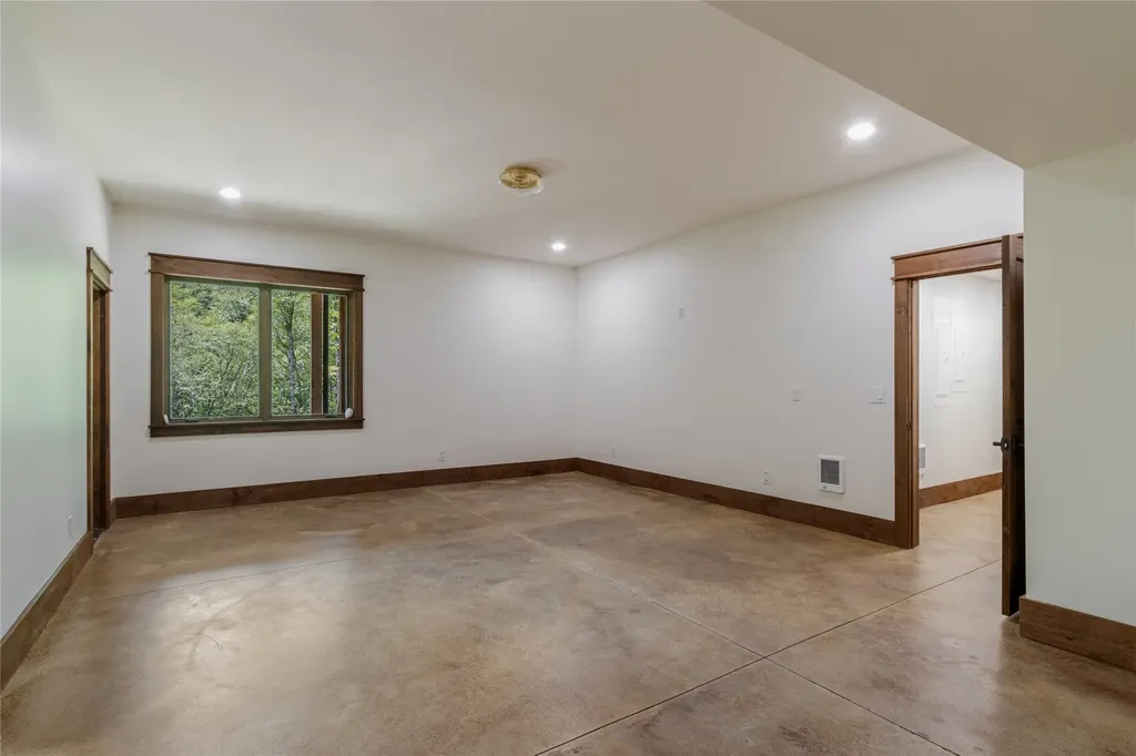 1086 Roaming Road Glenville NC 28736