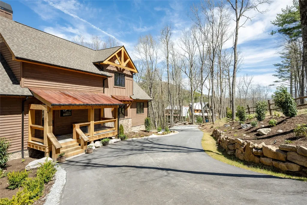 1086 Roaming Road Glenville NC 28736