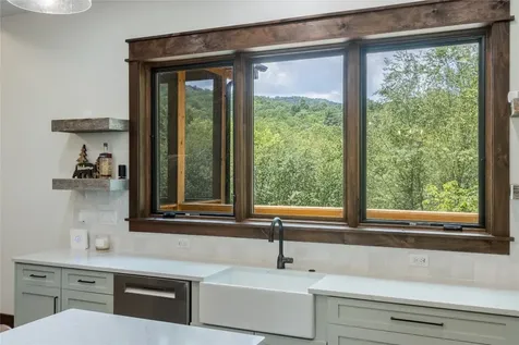 1086 Roaming Road Glenville NC 28736