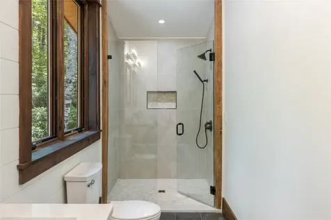 1086 Roaming Road Glenville NC 28736