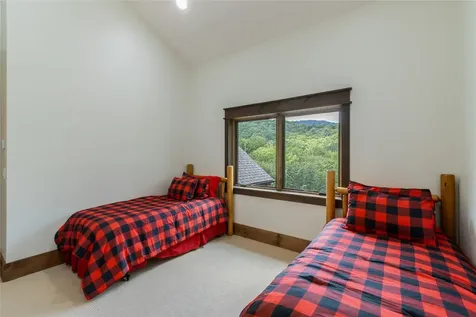 1086 Roaming Road Glenville NC 28736