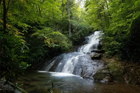 1086 Roaming Road Glenville NC 28736