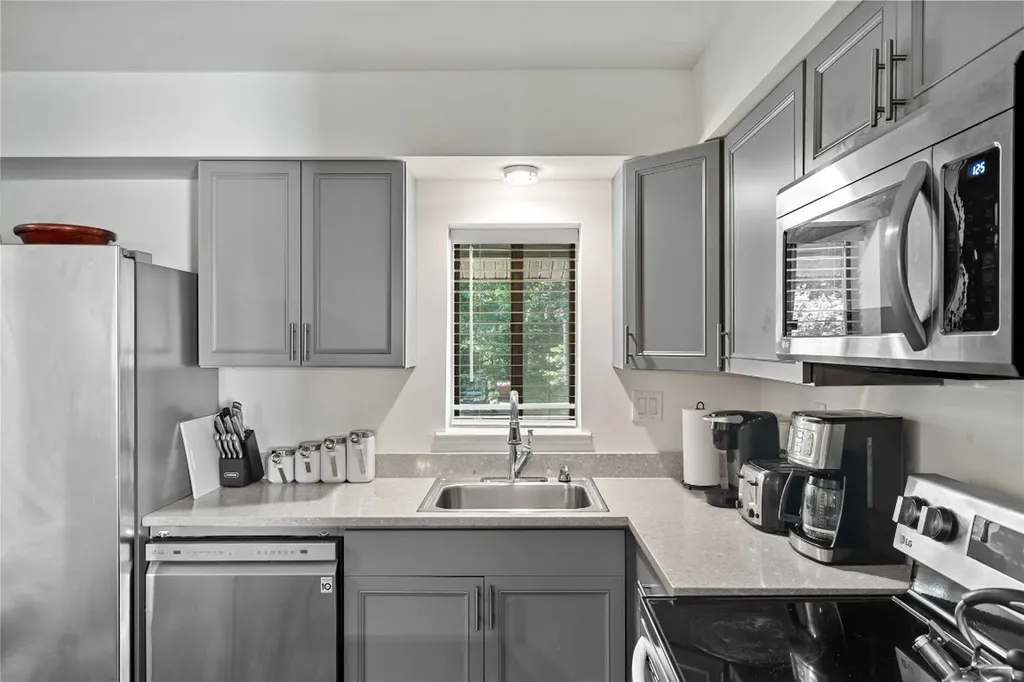 75 Holly Ridge Sapphire NC 28774