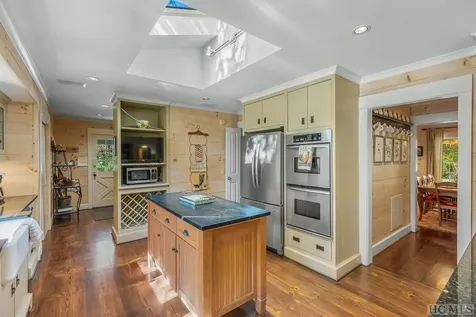 93 Rolling Woods Drive Highlands NC 28741