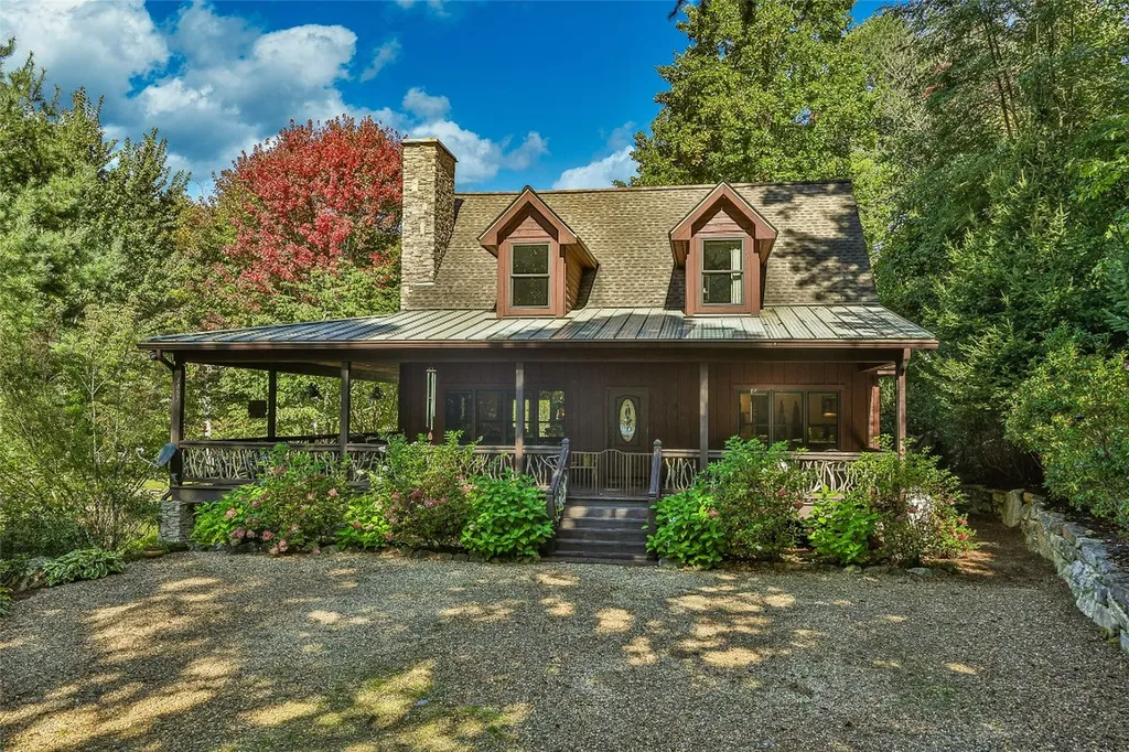1857 Pilot Knob Road Glenville NC 28736