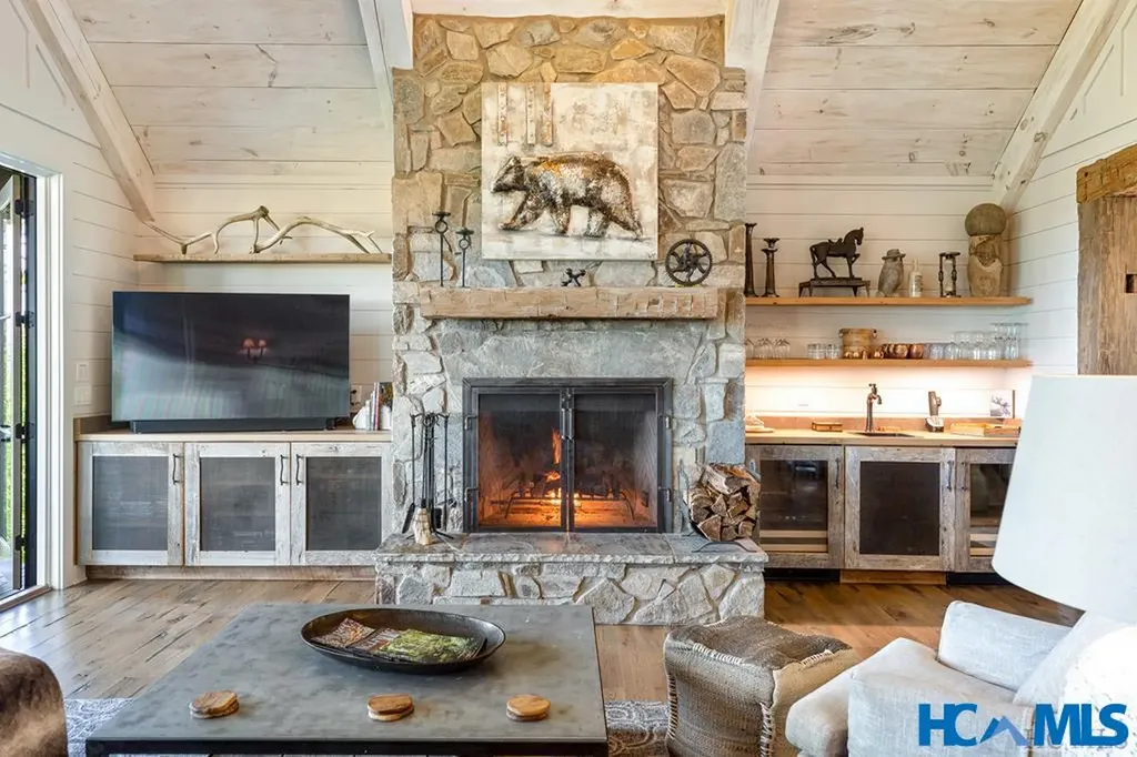 1696 Continental Drive Sapphire NC 28774