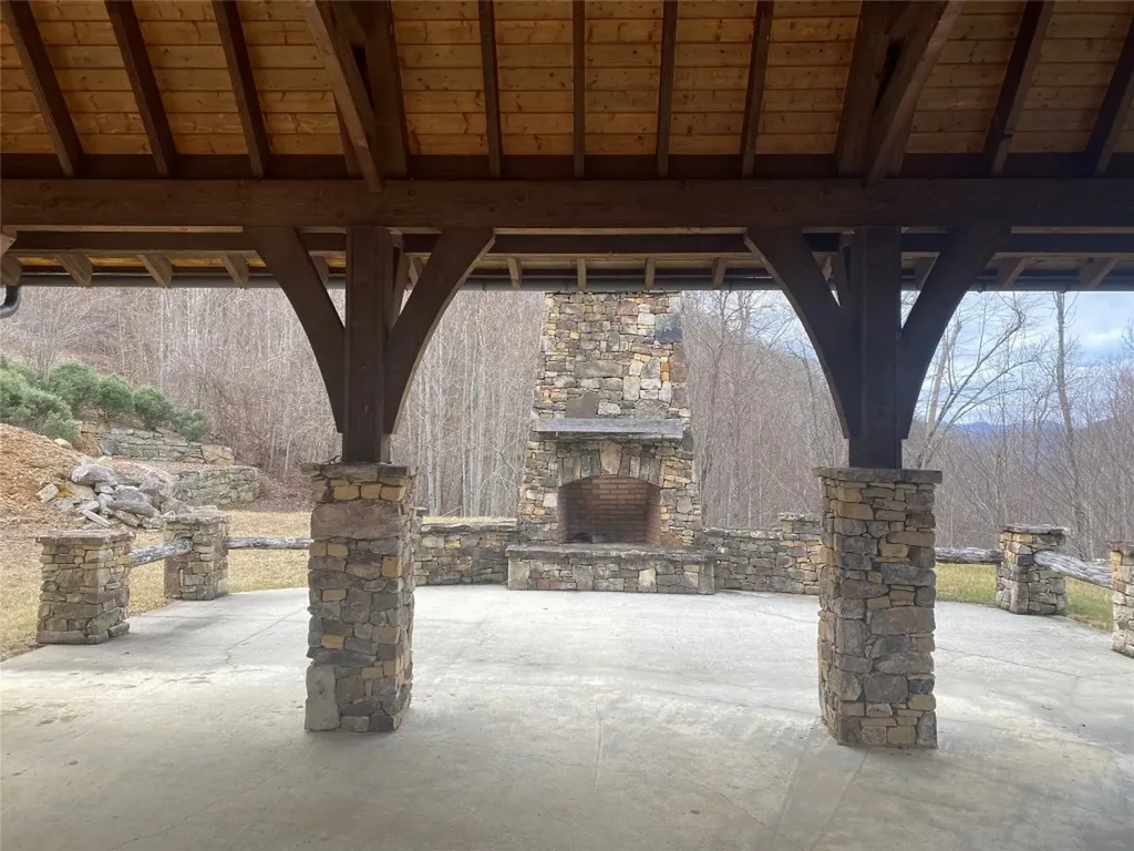 2672 Pilot Knob Road Glenville NC 28736