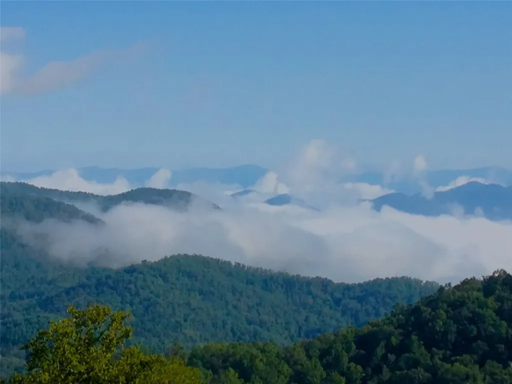 2672 Pilot Knob Road Glenville NC 28736