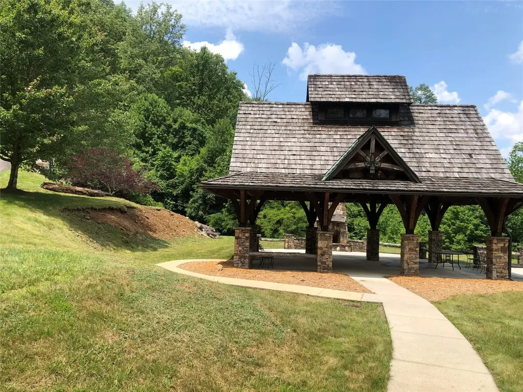 2672 Pilot Knob Road Glenville NC 28736