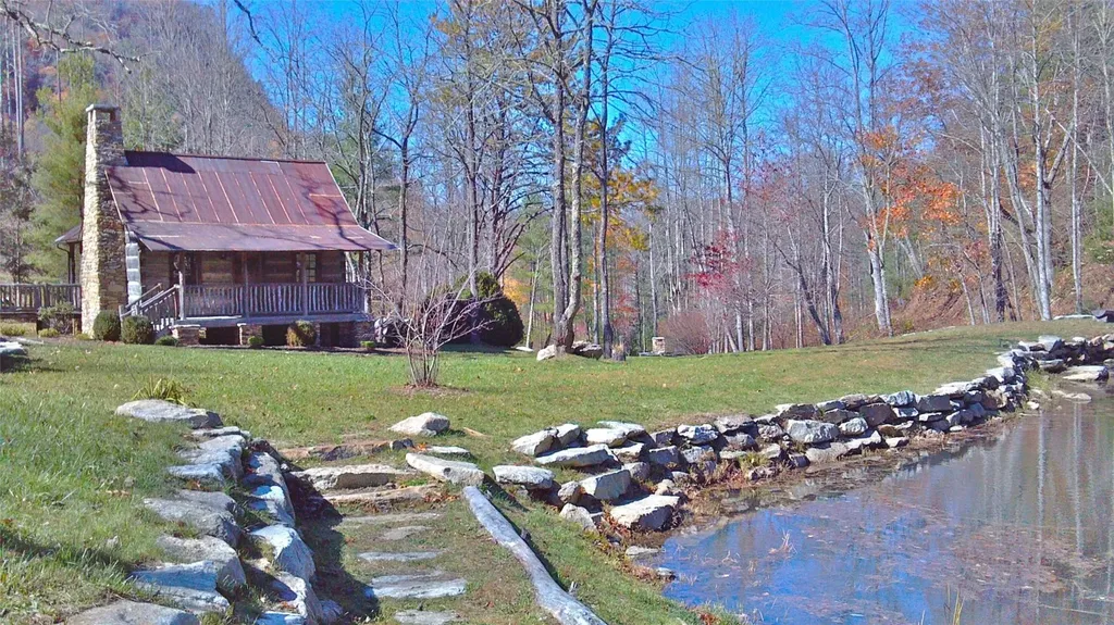 2672 Pilot Knob Road Glenville NC 28736