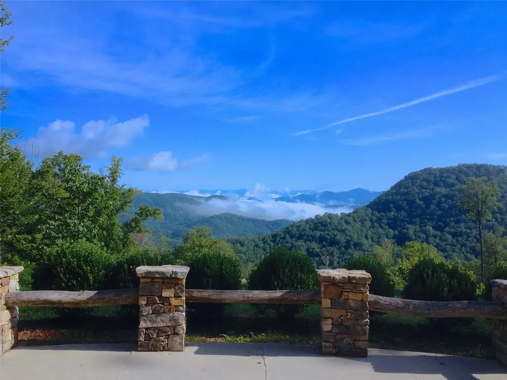 2672 Pilot Knob Road Glenville NC 28736