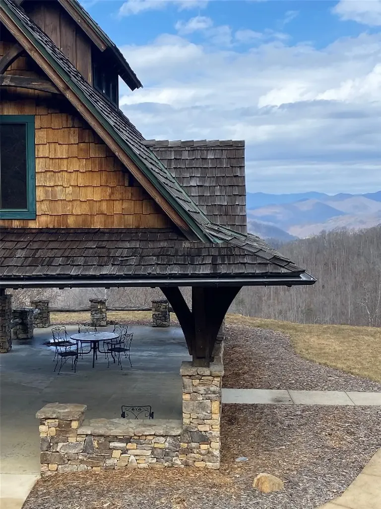 2672 Pilot Knob Road Glenville NC 28736