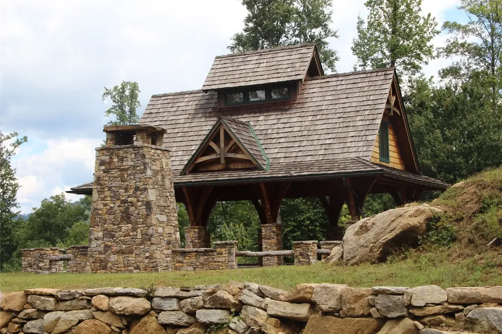 2672 Pilot Knob Road Glenville NC 28736