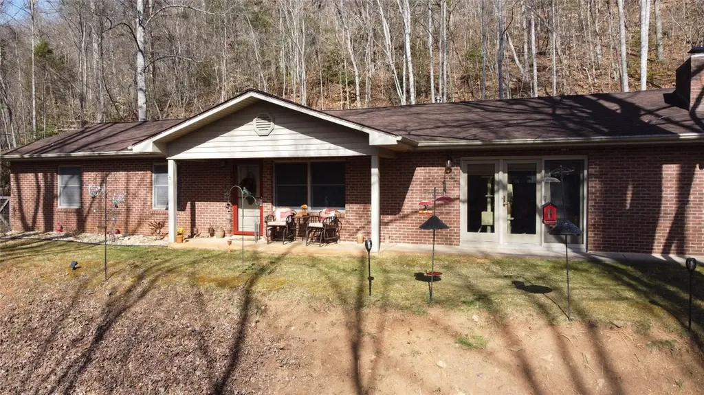 1142 North Country Club Drive Cullowhee NC 28723
