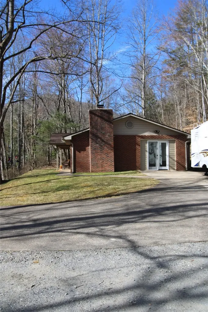 1142 North Country Club Drive Cullowhee NC 28723