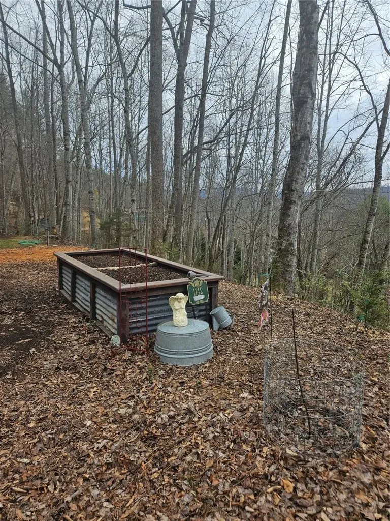 1142 North Country Club Drive Cullowhee NC 28723