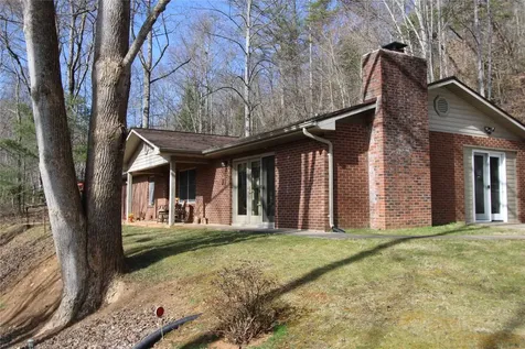 1142 North Country Club Drive Cullowhee NC 28723