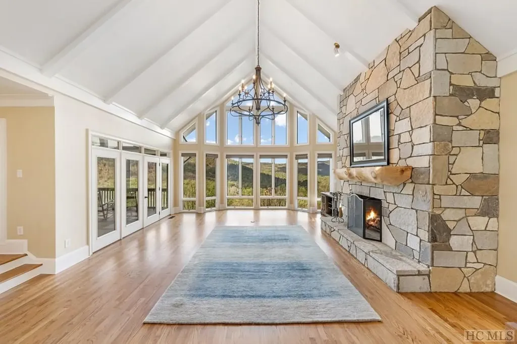 444 Golf View Road Sapphire NC 28774