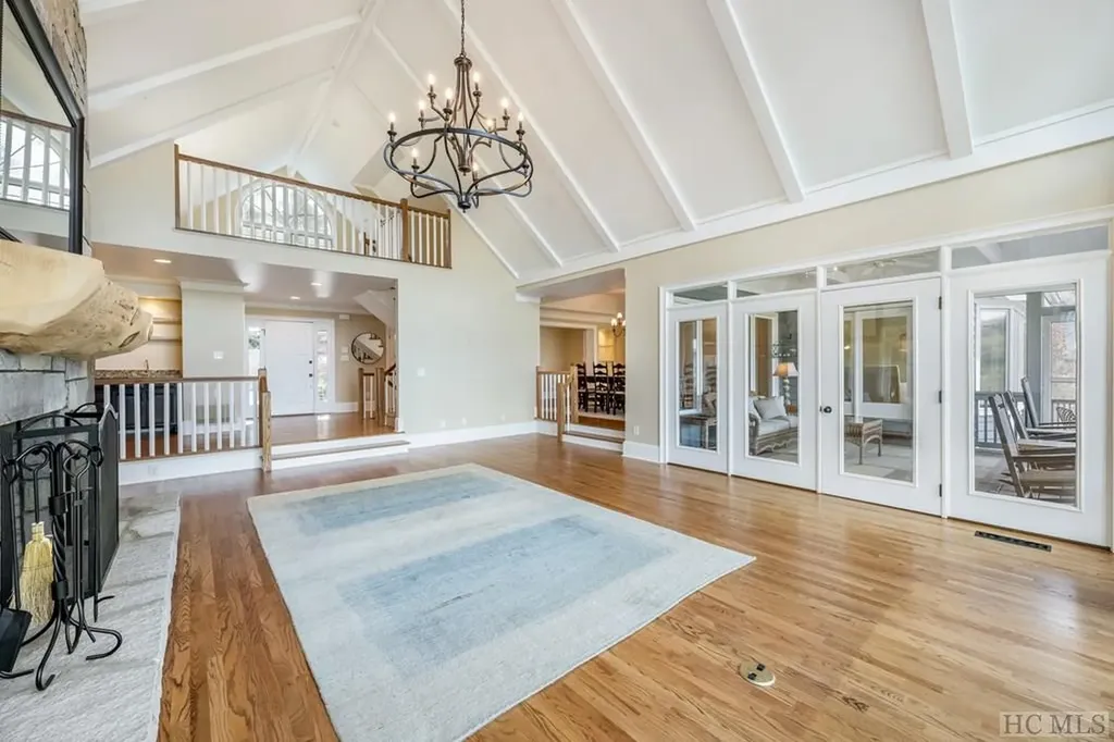 444 Golf View Road Sapphire NC 28774