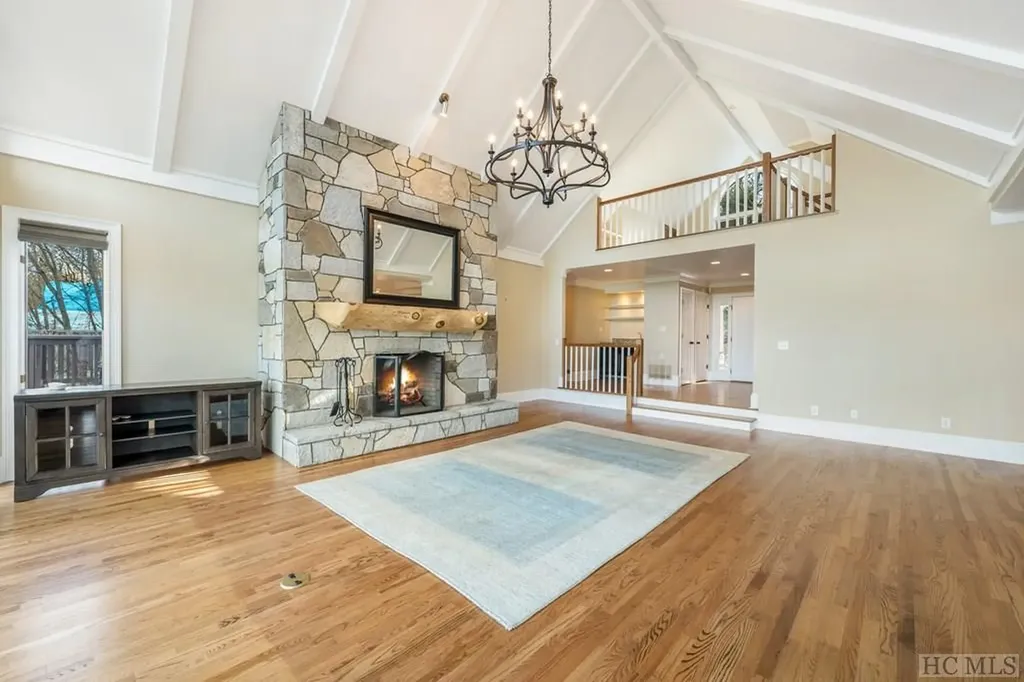 444 Golf View Road Sapphire NC 28774