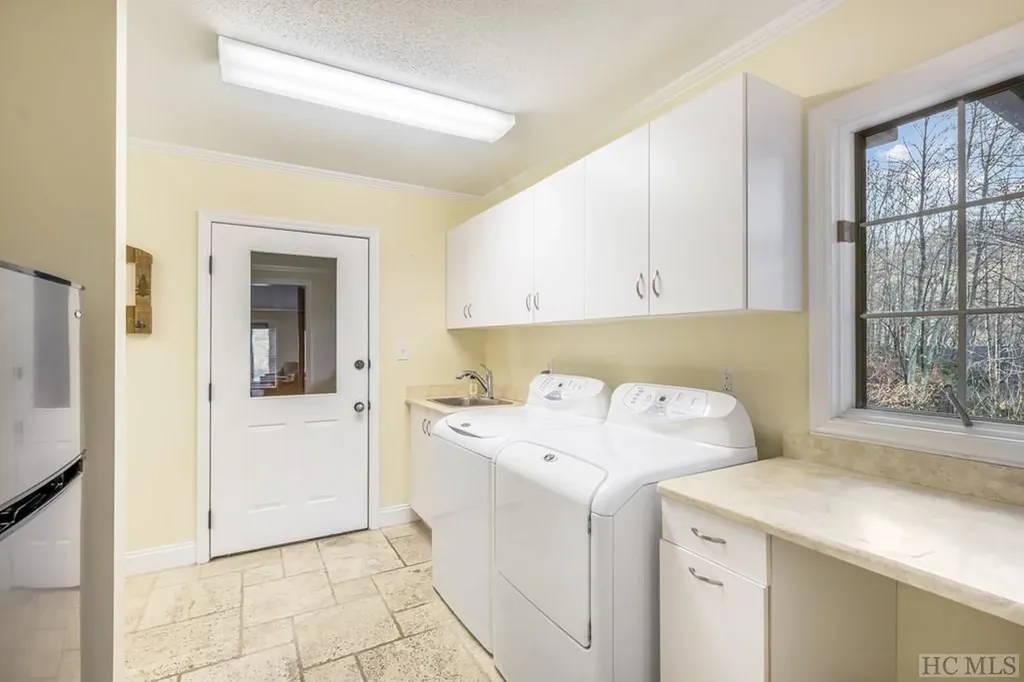 444 Golf View Road Sapphire NC 28774