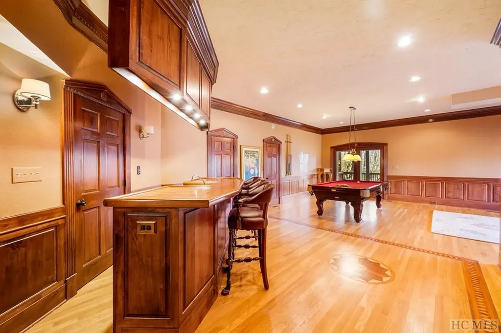 444 Golf View Road Sapphire NC 28774