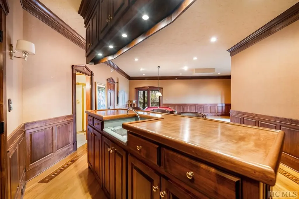 444 Golf View Road Sapphire NC 28774