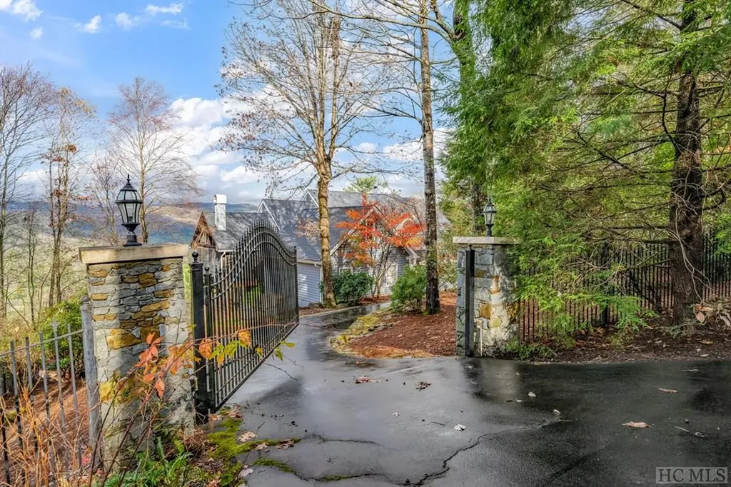 444 Golf View Road Sapphire NC 28774